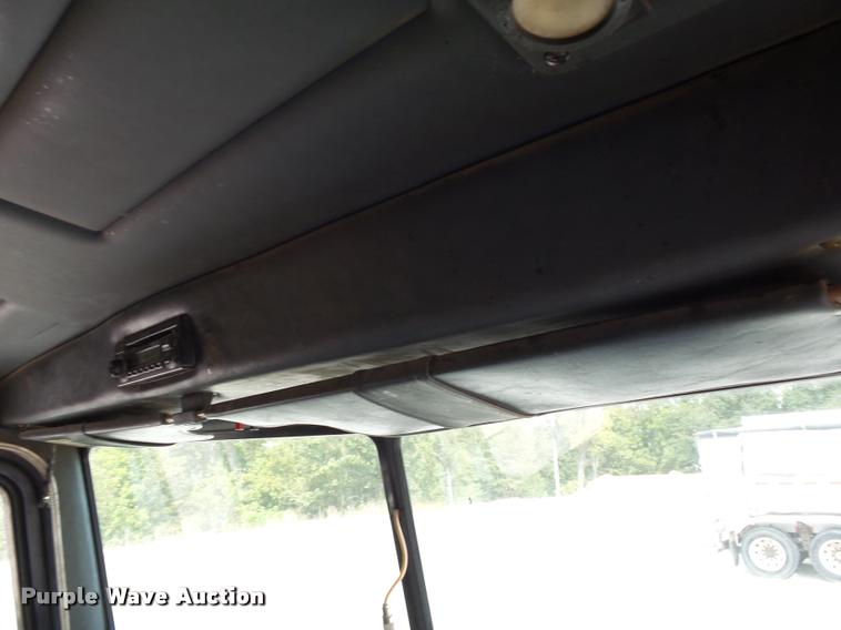 image for item K1140 1999 Peterbilt 377 semi truck