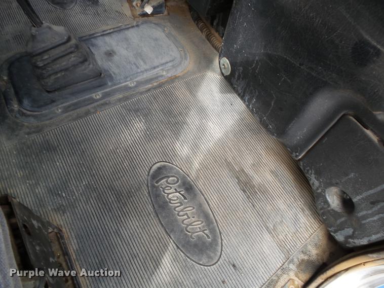 image for item K1140 1999 Peterbilt 377 semi truck