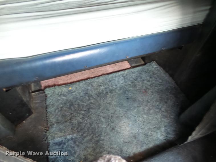 image for item K1140 1999 Peterbilt 377 semi truck