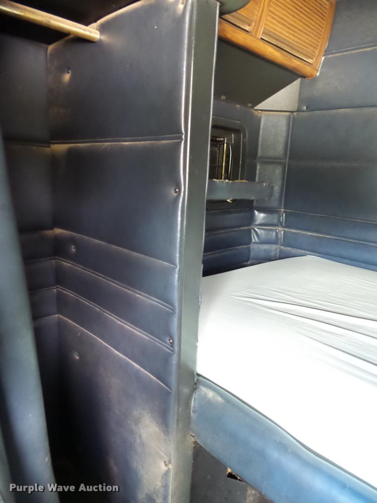 image for item K1140 1999 Peterbilt 377 semi truck