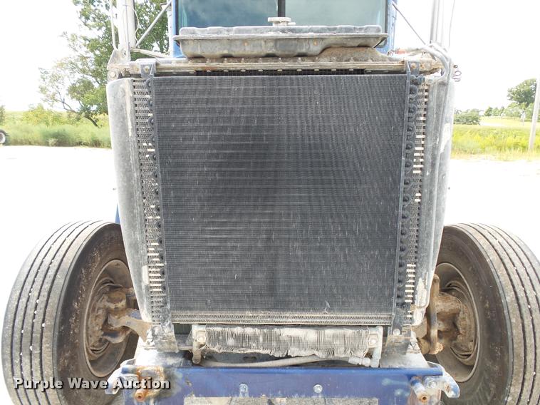 image for item K1140 1999 Peterbilt 377 semi truck