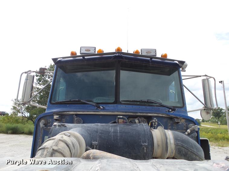 image for item K1140 1999 Peterbilt 377 semi truck