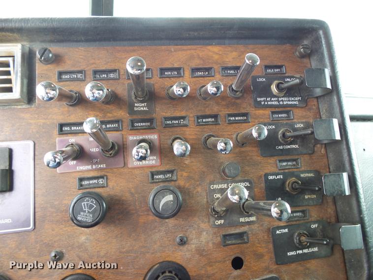 image for item K1140 1999 Peterbilt 377 semi truck