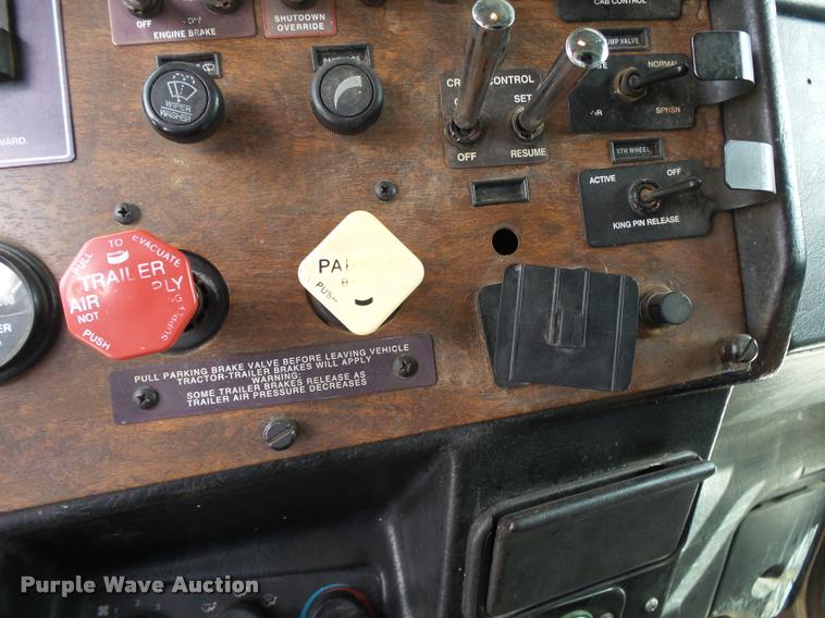 image for item K1140 1999 Peterbilt 377 semi truck