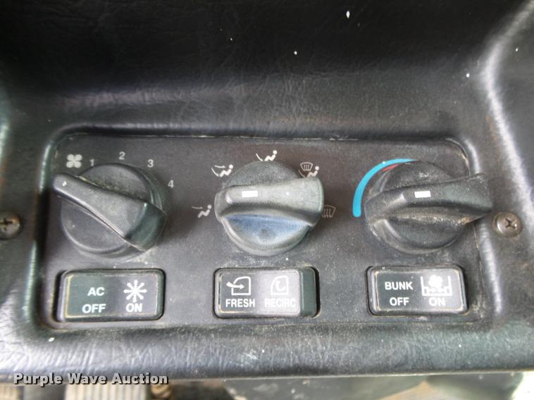 image for item K1140 1999 Peterbilt 377 semi truck