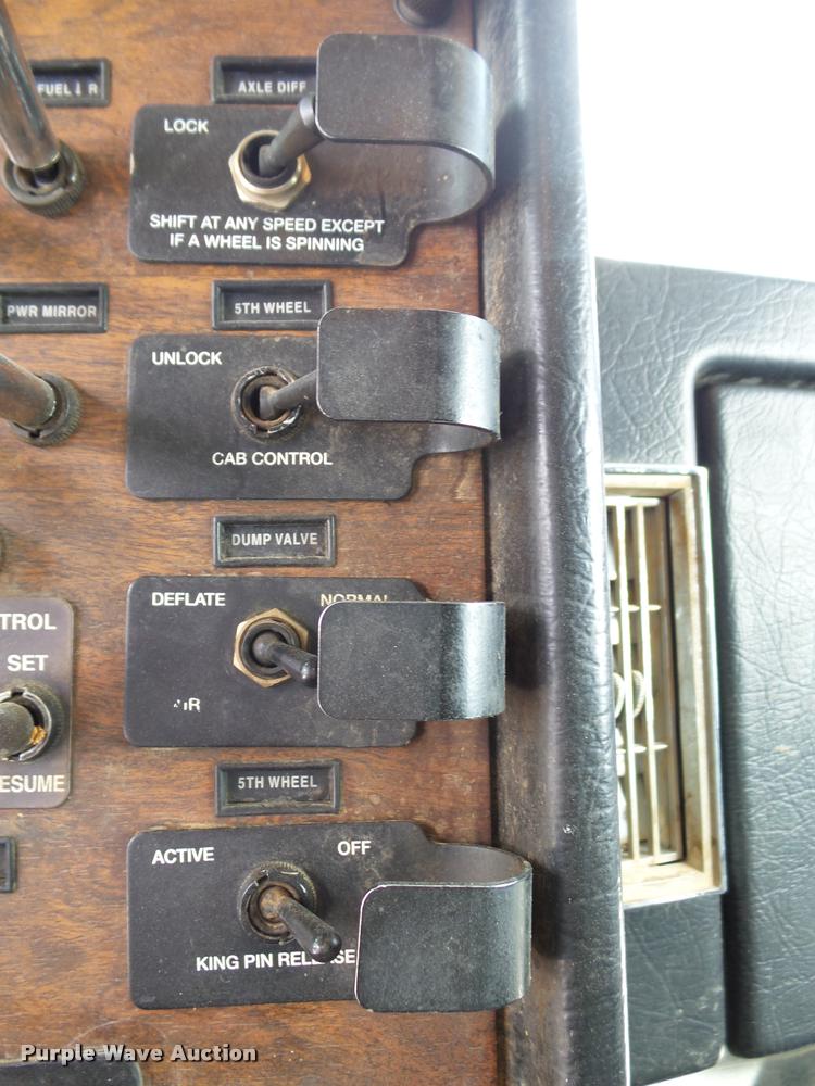 image for item K1140 1999 Peterbilt 377 semi truck