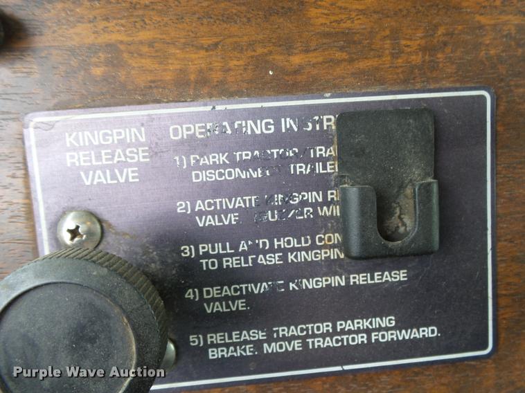 image for item K1140 1999 Peterbilt 377 semi truck