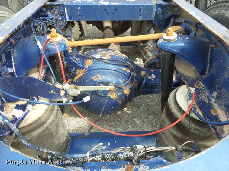 image for item K1140 1999 Peterbilt 377 semi truck