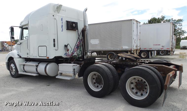 image for item K1141 2005 Freightliner Columbia semi truck