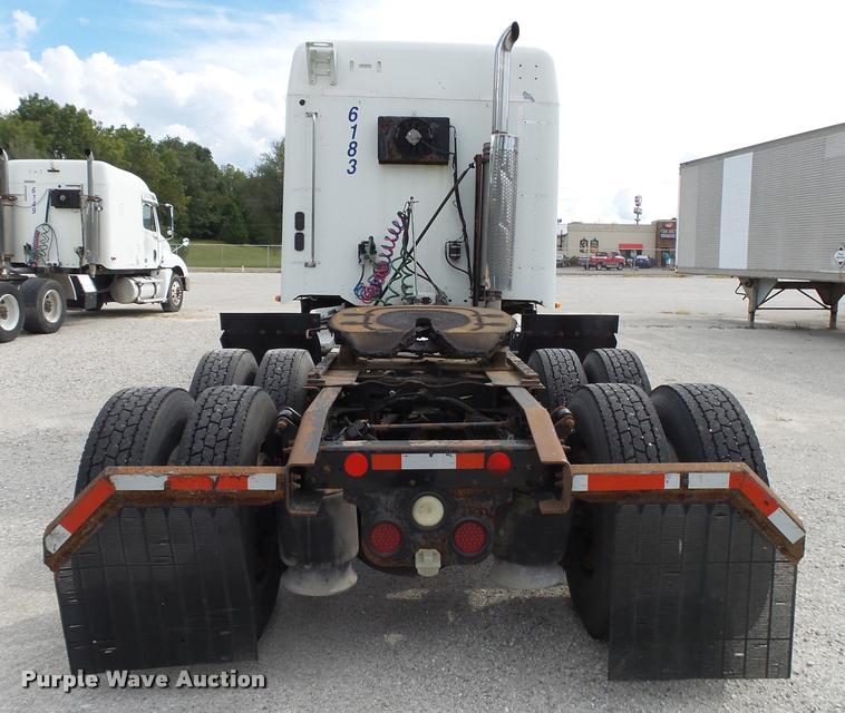 image for item K1141 2005 Freightliner Columbia semi truck