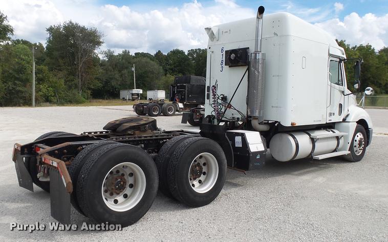 image for item K1141 2005 Freightliner Columbia semi truck