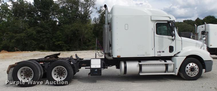 image for item K1141 2005 Freightliner Columbia semi truck