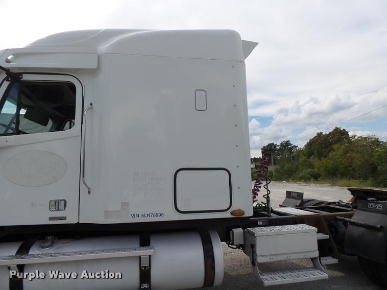image for item K1141 2005 Freightliner Columbia semi truck