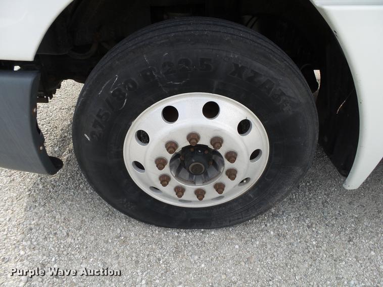 image for item K1141 2005 Freightliner Columbia semi truck