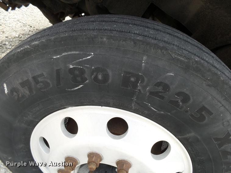 image for item K1141 2005 Freightliner Columbia semi truck