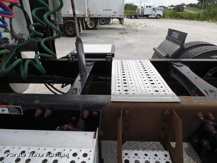 image for item K1141 2005 Freightliner Columbia semi truck