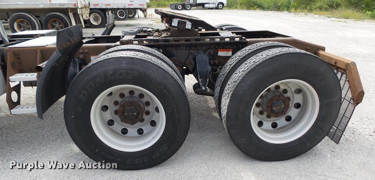 image for item K1141 2005 Freightliner Columbia semi truck