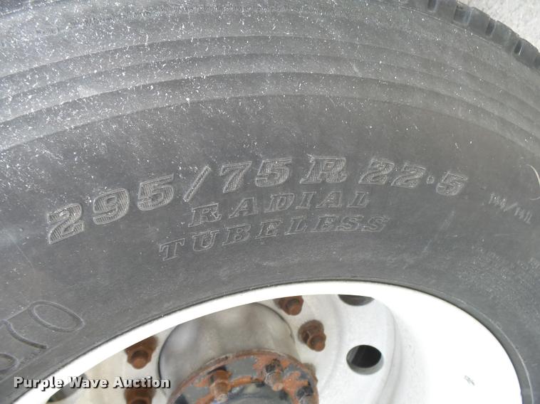 image for item K1141 2005 Freightliner Columbia semi truck