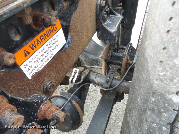 image for item K1141 2005 Freightliner Columbia semi truck