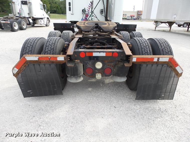 image for item K1141 2005 Freightliner Columbia semi truck