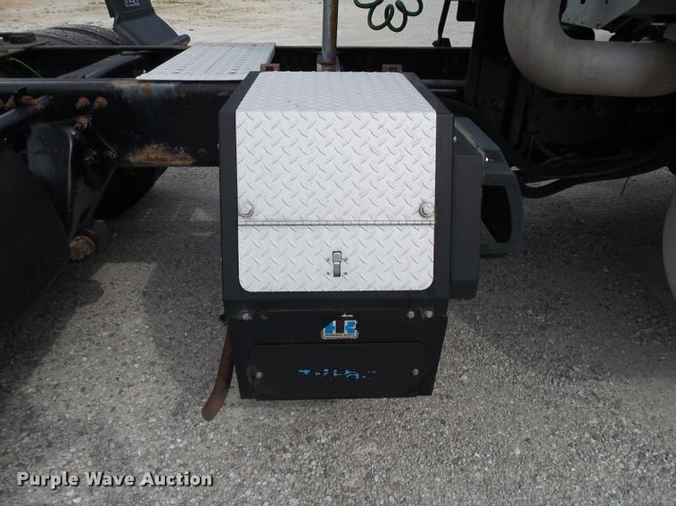 image for item K1141 2005 Freightliner Columbia semi truck