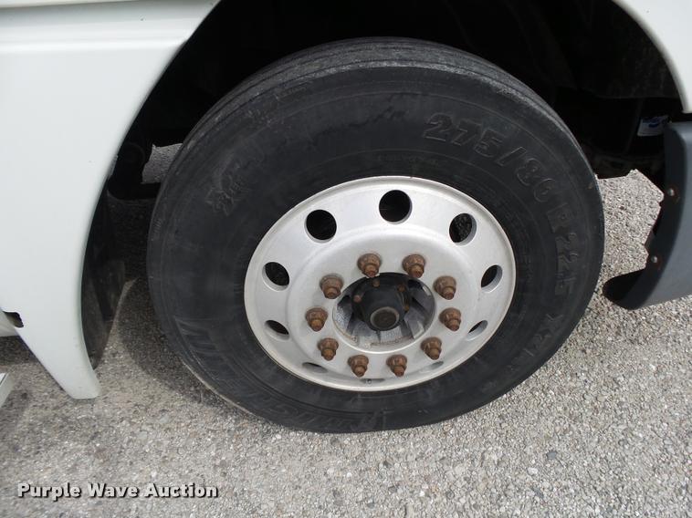 image for item K1141 2005 Freightliner Columbia semi truck