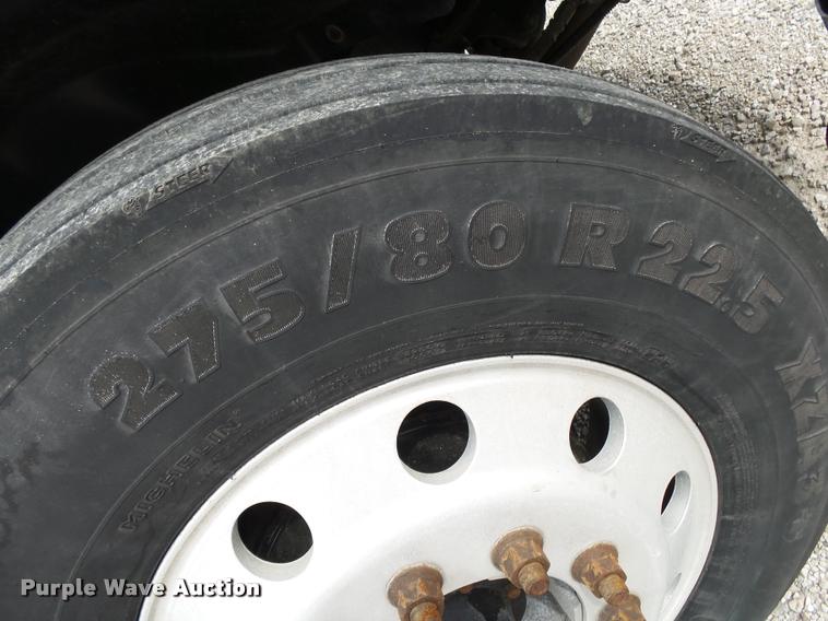 image for item K1141 2005 Freightliner Columbia semi truck