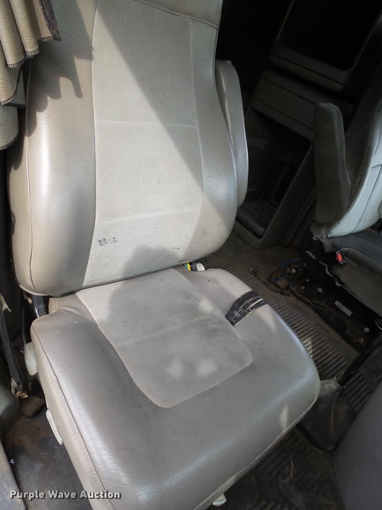 image for item K1141 2005 Freightliner Columbia semi truck