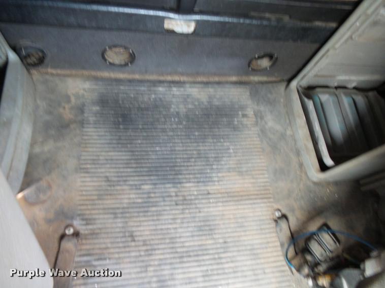 image for item K1141 2005 Freightliner Columbia semi truck