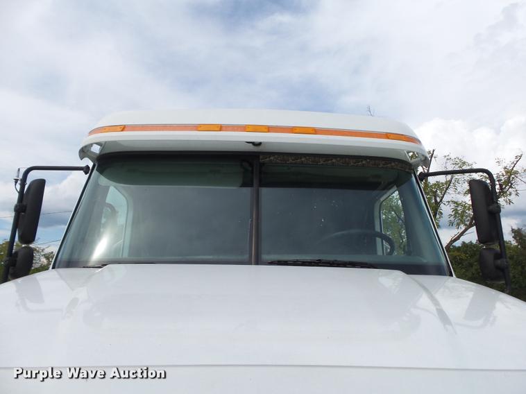 image for item K1141 2005 Freightliner Columbia semi truck
