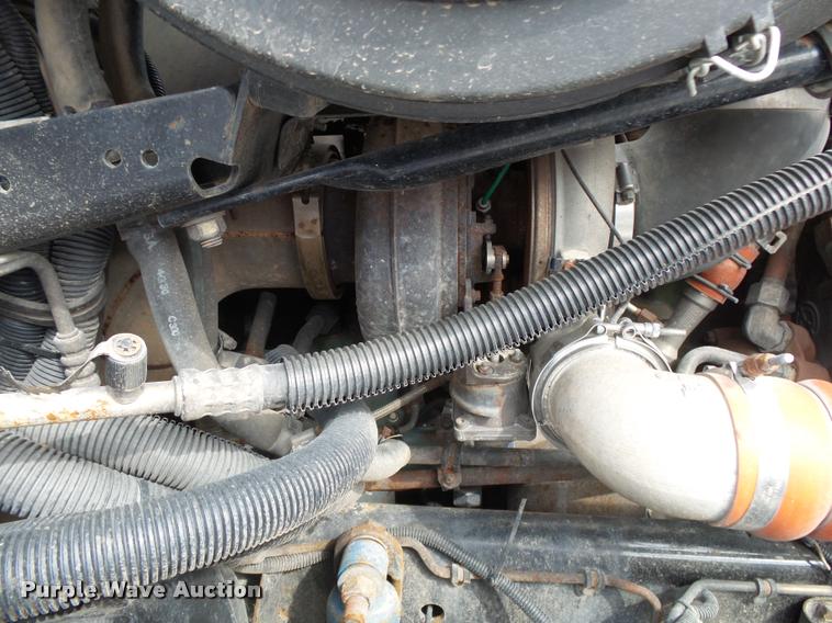 image for item K1141 2005 Freightliner Columbia semi truck