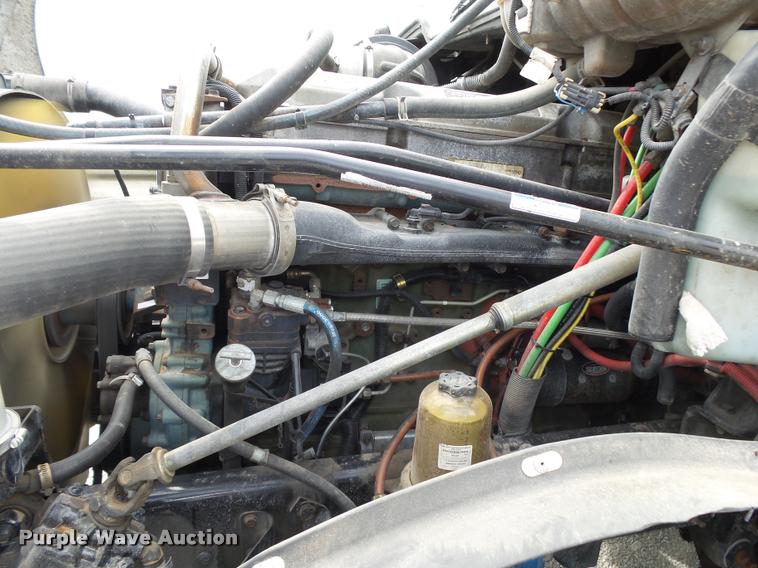 image for item K1141 2005 Freightliner Columbia semi truck