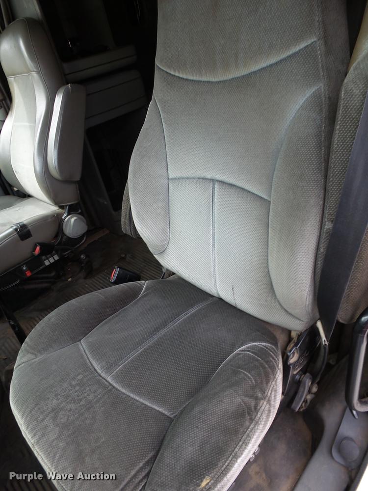 image for item K1141 2005 Freightliner Columbia semi truck