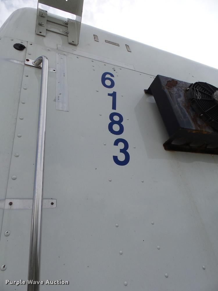 image for item K1141 2005 Freightliner Columbia semi truck