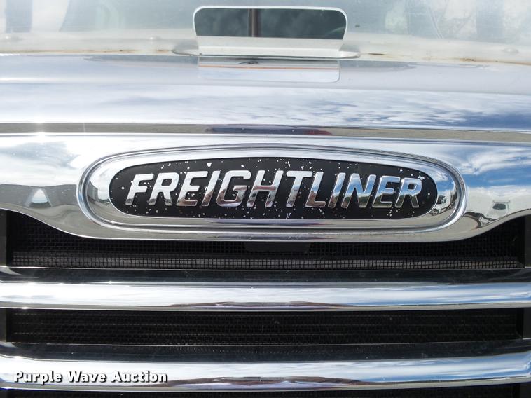 image for item K1141 2005 Freightliner Columbia semi truck