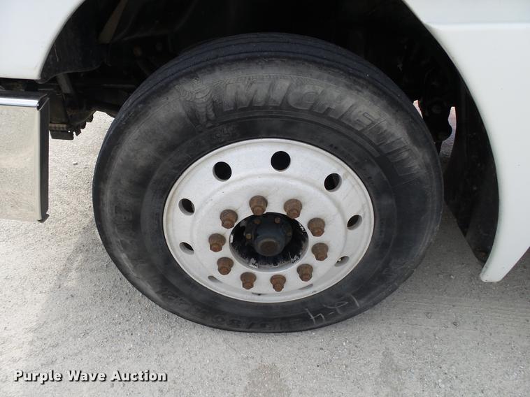 image for item K1142 2004 Freightliner Columbia semi truck