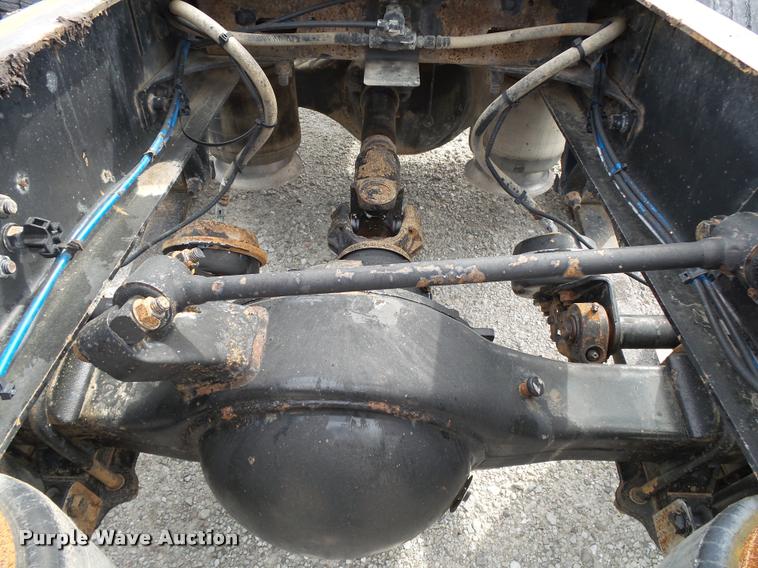 image for item K1142 2004 Freightliner Columbia semi truck