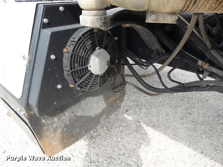 image for item K1142 2004 Freightliner Columbia semi truck