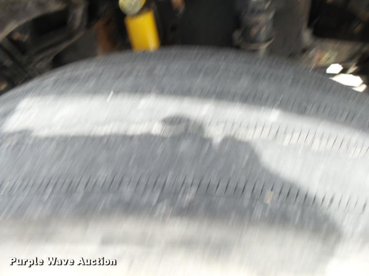 image for item K1142 2004 Freightliner Columbia semi truck