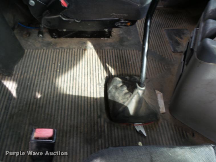 image for item K1142 2004 Freightliner Columbia semi truck