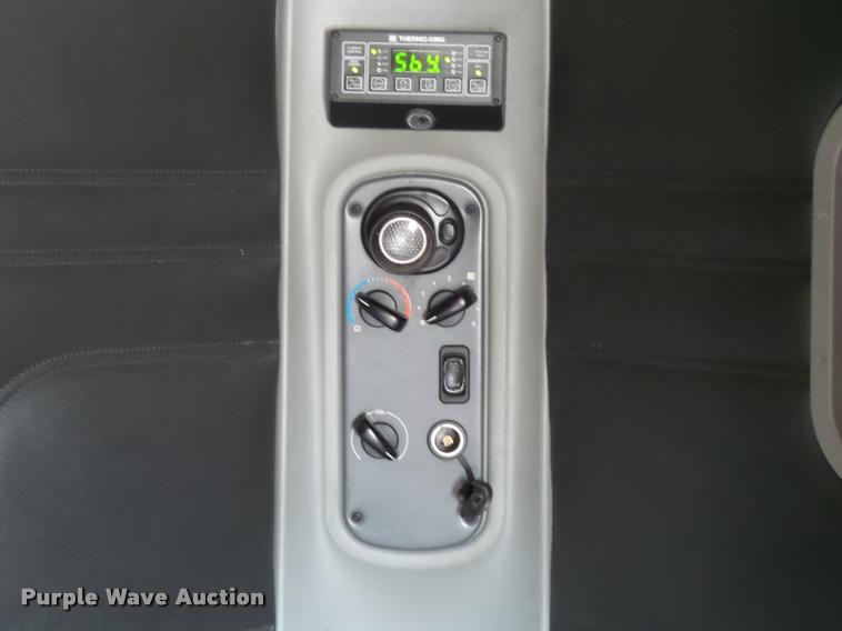 image for item K1142 2004 Freightliner Columbia semi truck