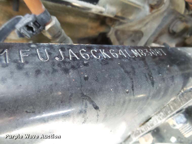 image for item K1142 2004 Freightliner Columbia semi truck