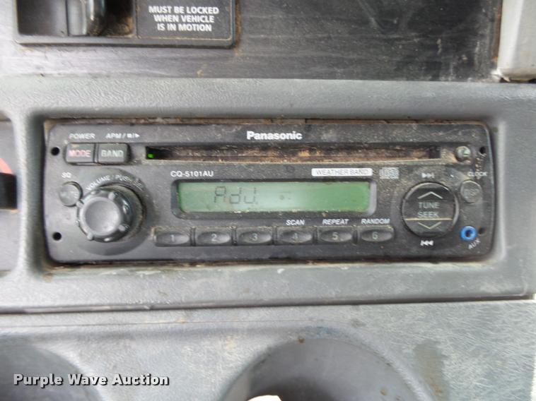 image for item K1142 2004 Freightliner Columbia semi truck