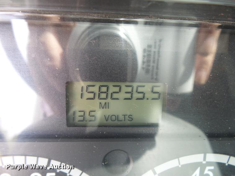 image for item K1142 2004 Freightliner Columbia semi truck