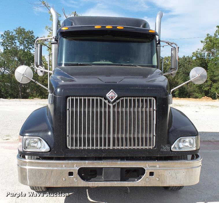 image for item K1143 2007 International 9400i semi truck