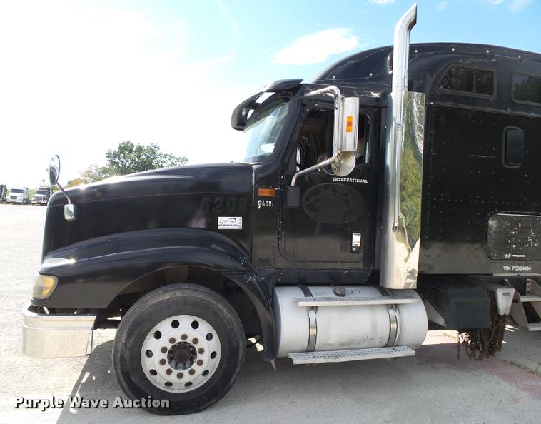image for item K1143 2007 International 9400i semi truck