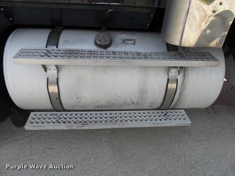 image for item K1143 2007 International 9400i semi truck