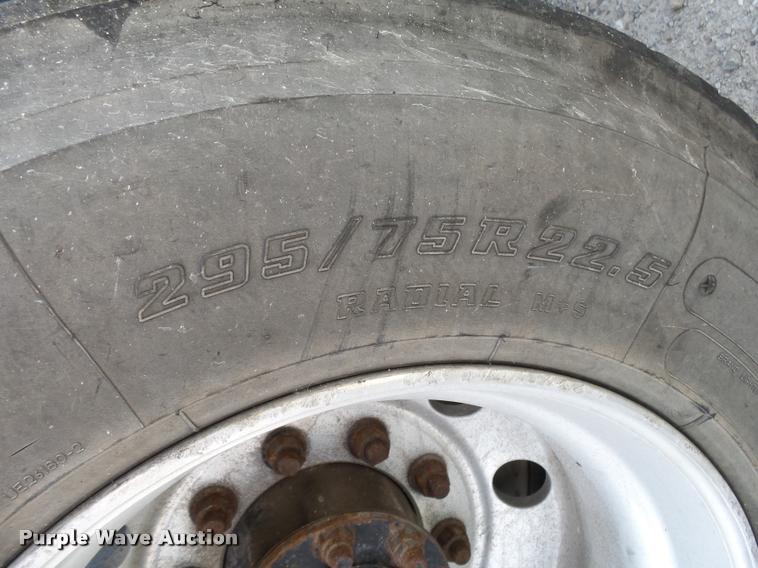 image for item K1143 2007 International 9400i semi truck