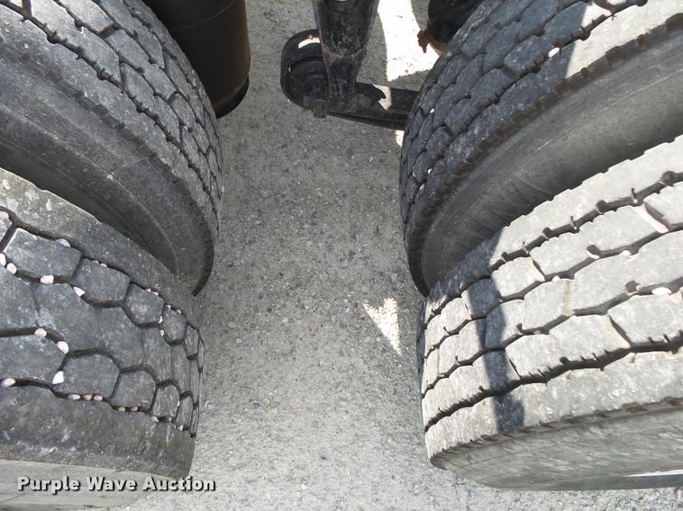 image for item K1143 2007 International 9400i semi truck