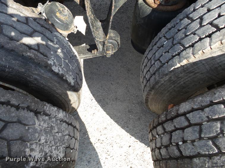 image for item K1143 2007 International 9400i semi truck